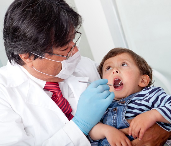 Có nên tẩy trắng răng cho trẻ em hay không?