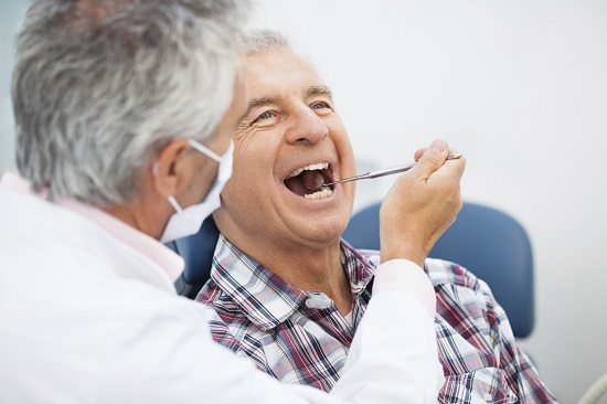 Ảnh hưởng của tuổi tác tới việc tẩy trắng răng