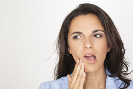 Dấu hiệu và triệu chứng mọc răng khôn