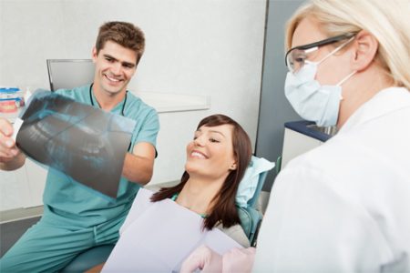 Làm gì khi răng khôn hàm dưới mọc lệch