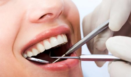 Chảy máu chân răng gây hôi miệng