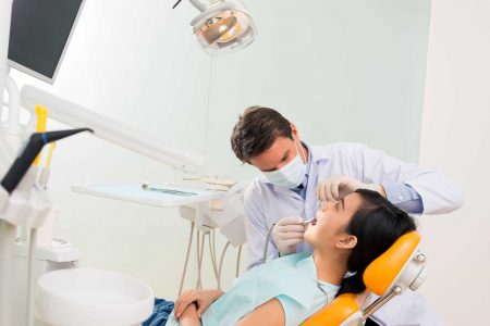 Dấu hiệu và triệu chứng bệnh viêm chân răng